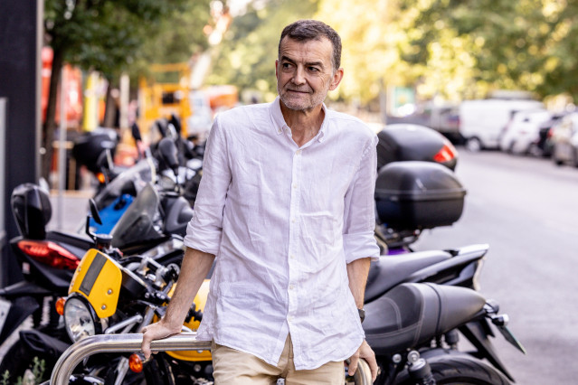 Archivo - El coordinador federal de IU, Antonio Maíllo, posa para Europa Press, a 7 de agosto de 2025, en Madrid (España).