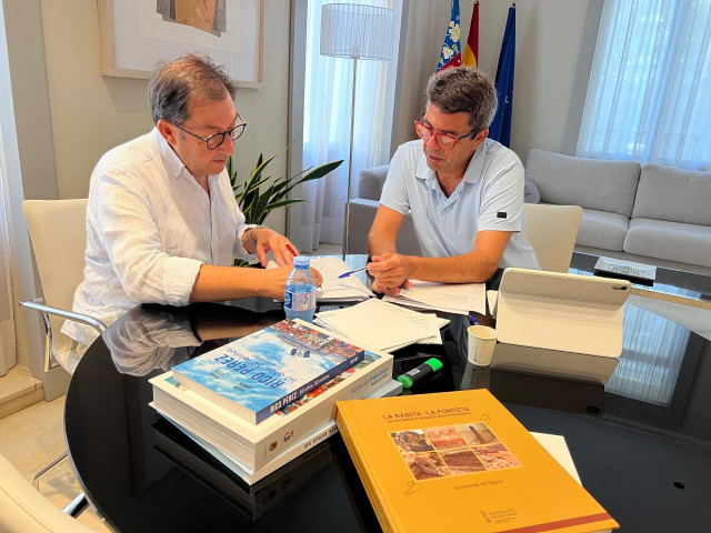 El president  de la Generalitat, Carlos Mazón, perfila su intervención en el Debate de Política General.