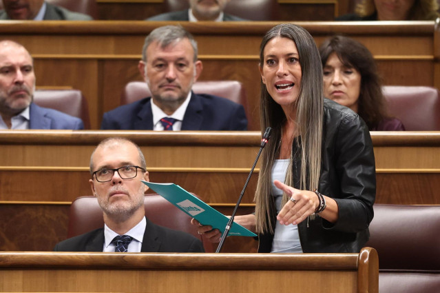 La portavoz de Junts en el Congreso, Miriam Nogueras, interviene durante una sesión de control al Gobierno en el Congreso de los Diputados, a 17 de septiembre de 2025, en Madrid (España).