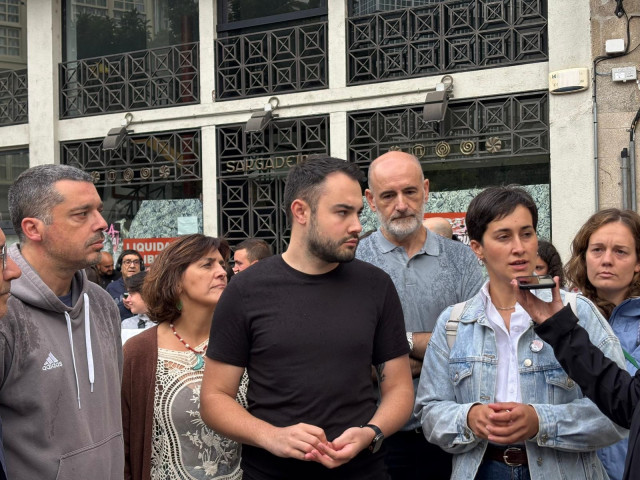 La responsable de Infancia del BNG, Ariadna Fernández, en la concentración este domingo en Monforte.