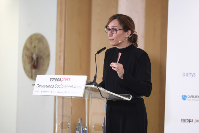 La ministra de Sanidad Mónica García, durante un Desayuno Socio-Sanitario organizado por Europa Press, en el Hotel Hyatt Regency Hesperia Madrid, a 22 de septiembre de 2025, en Madrid (España).