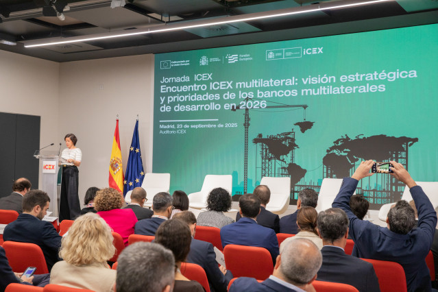 Inauguración del encuentro por Elisa Carbonell