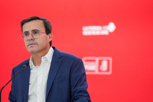 Archivo - El secretario general del PSOE de Extremadura, Miguel Ángel Gallardo, en rueda de prensa