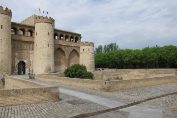 Archivo - Palacio de La Aljafería, sede de las Cortes de Aragón.