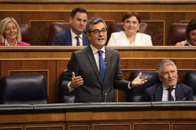 El ministro de la Presidencia, Relaciones con las Cortes y Justicia, Félix Bolaños, interviene durante una sesión de control al Gobierno en el Congreso de los Diputados, a 17 de septiembre de 2025, en Madrid (España).