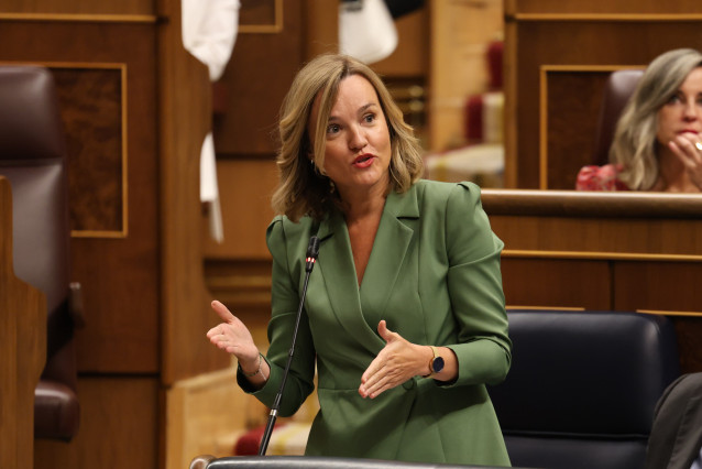 La ministra Portavoz, de Educación y Formación Profesional, Pilar Alegría, interviene durante una sesión de control al Gobierno en el Congreso de los Diputados, a 17 de septiembre de 2025, en Madrid (España).