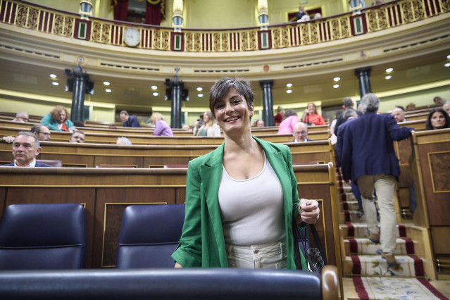 La ministra de Vivienda, Isabel Rodríguez, durante una sesión de control en el Gobierno, en el Congreso de los Diputados, a 24 de septiembre de 2025, en Madrid (España). La ausencia del presidente del Gobierno, quien se encuentra en Nueva York para partic