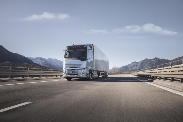 Volvo Trucks actualiza su sistema 'Driver Alert Support' para mejorar la conducción y la seguridad vial.