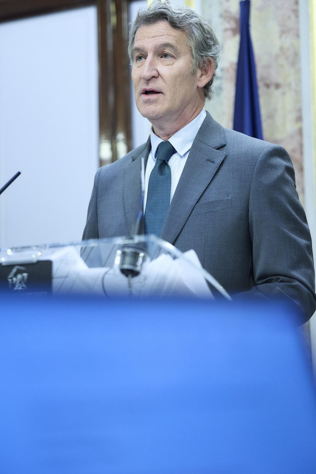 El presidente del PP, Alberto Núñez Feijóo, durante una rueda de prensa en el Congreso de los Diputados, a 24 de septiembre de 2025, en Madrid (España).
