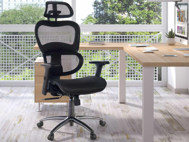 Archivo - Elegir una correcta silla ergonómica para trabajar es muy importante