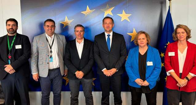 La delegación de UPA, reunida en Bruselas con el comisario de Agricultura, Christophe Hanse
