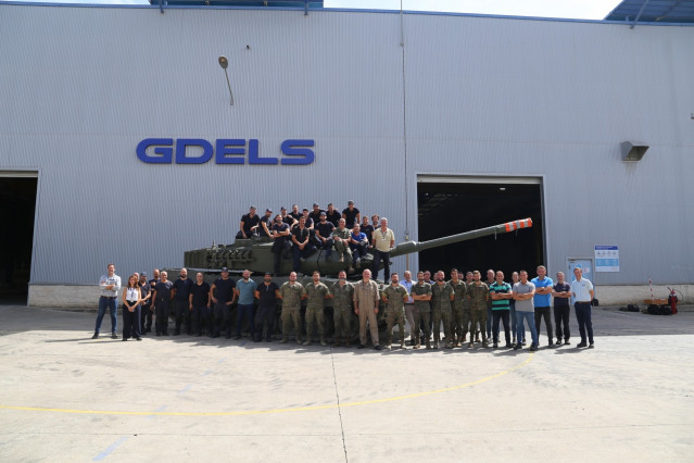 GDELS-Santa Bárbara Sistemas culmina la entrega de los primeros Leopard 2E tras su mantenimiento integral.