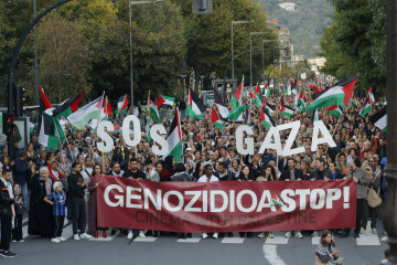 Ciudadanos junto al mundo del cine se manifiesta en San Sebastián por el fin del genocidio y en apoyo a Palestina