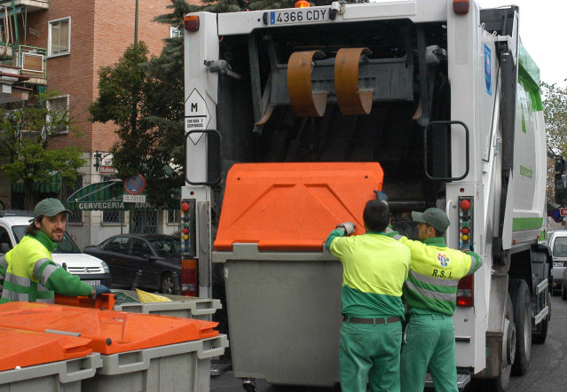 Archivo - Contenedores de basura