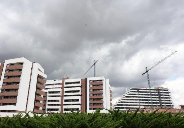 Archivo - Edificación de viviendas.