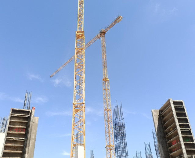 Imagen de archivo de construcción de viviendas en València.