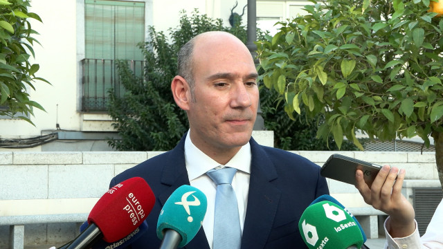 El portavoz del PP en la Asamblea, José Ángel Sánchez Juliá, en declaraciones a los medios