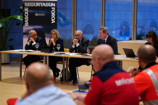 El consejero de Seguridad del Gobierno Vasco, Bingen Zupiria, en la reunión del Basque Segurtasun Foroa en Vitoria-Gasteiz
