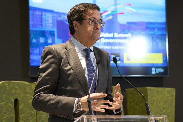 El ministro para la Transformación Digital y de la Función Pública, Óscar López, presenta la IX Cumbre Global de la Alianza Abierta, En el Palacio Europa, a 25 de septiembre de 2025, en Vitoria-Gasteiz, Álava