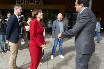 El ministro para la Transformación Digital y de la Función Pública, Óscar López, y la alcaldesa de Vitoria,-Gasteiz, Maider Etxebarria, presentan la IX Cumbre Global de la Alianza Abierta, En el 