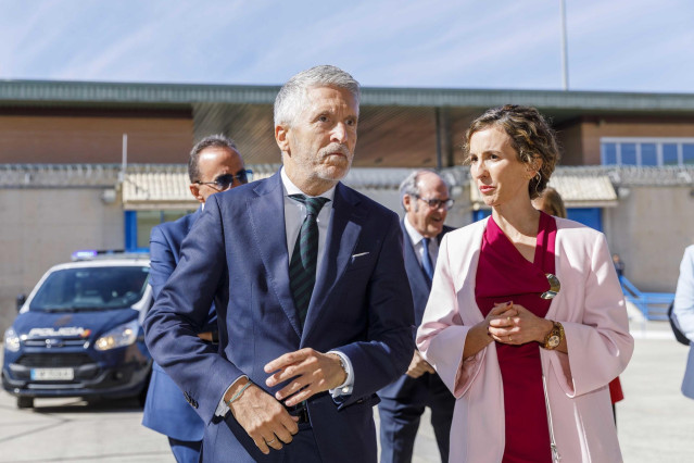 El ministro del Interior, Fernando Grande-Marlaska y la directora del Centro penitenciario de Segovia, Esther Movilla, llegan a los actos de celebración de La Merced.