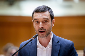 El ministro de Derechos Sociales, Consumo y Agenda 2030, Pablo Bustinduy, durante una sesión de control al Gobierno, en el Senado, a 9 de septiembre de 2025, en Madrid (España).