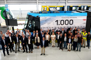 CAF celebra la salida de fábrica del tranvía número 1.000 de Urbos
