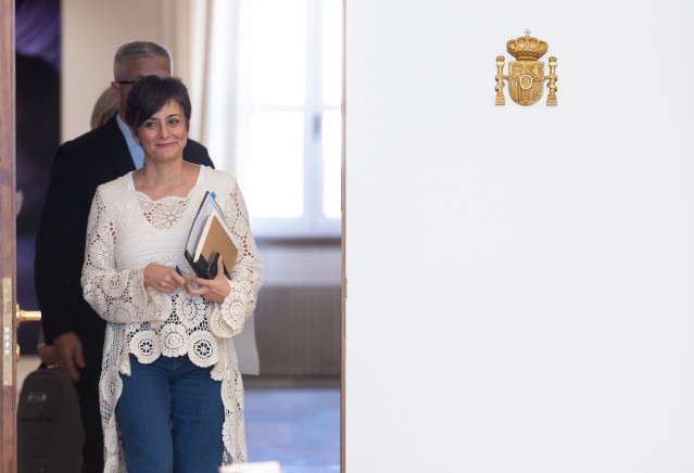 La ministra de Vivienda y Agenda Urbana, Isabel Rodríguez, llega a una reunión con promotores públicos de vivienda para presentarles el Plan Estatal de Vivienda 2026-2030, en la sede del Ministerio, a 26 de septiembre de 2025, en Madrid (España).