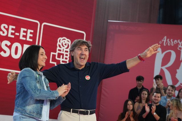 La secretaria de Organización del PSOE, Rebeca Torró, y el secretario general de PSE-EE, Eneko Andueza