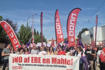CCOO y UGT arropan a la plantilla de Mahle y al pueblo de Motilla del Palancar en su primera manifestación contra el ERE.