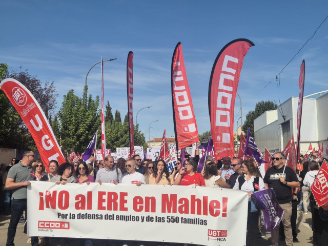 CCOO y UGT arropan a la plantilla de Mahle y al pueblo de Motilla del Palancar en su primera manifestación contra el ERE.