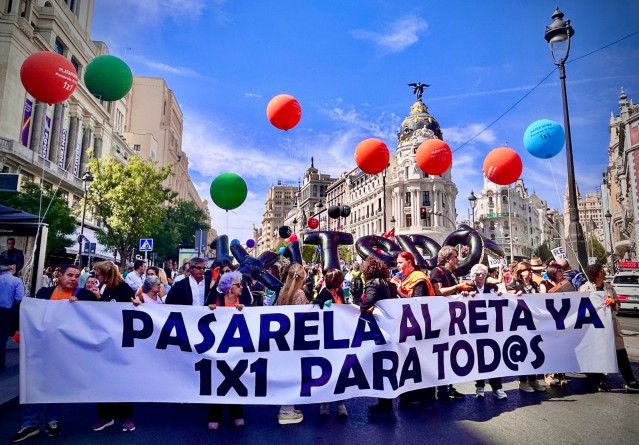 Más de 30.000 mutualistas reclaman frente al Congreso de los Diputados una 
