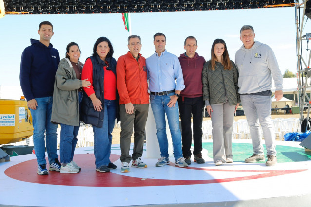 El presidente del EBB del PNV, Aitor Esteban, y el Lehendakari, Imanol Pradales, acompañados de otros dirigentes jeltzales, visitan las campas de Foronda en vísperas de la celebración del Alderdi Eguna, en Vitoria-Gasteiz