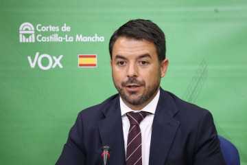 - El portavoz del Grupo Parlamentario Vox, Iván Sánchez, en rueda de prensa.
