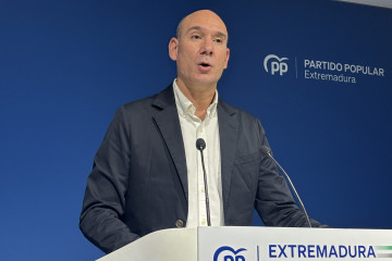 El portavoz del PP de Extremadura, José Ángel Sánchez Juliá, en rueda de prensa