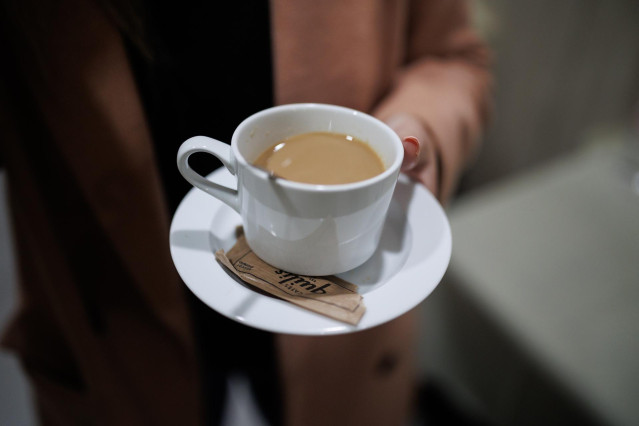 Archivo - Un café durante un encuentro
