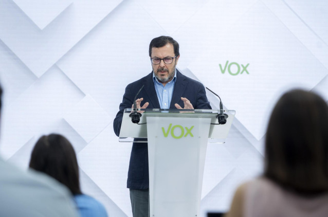 Archivo - El portavoz de Vox, José Antonio Fúster, durante una rueda de prensa