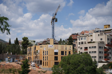 Archivo - Construcción de un edificio sostenible en Vallcarca, a 31 de julio de 2025, en Barcelona, Catalunya .