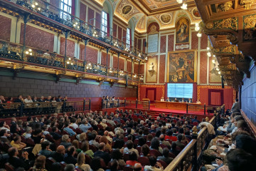 El premio Nobel de Economía Joseph Stiglitz, en la conferencia en la Universidad de Deusto, en Bilbao