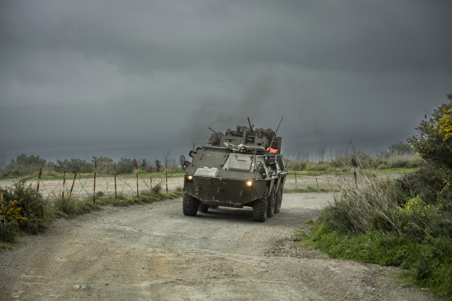 Archivo - Un vehículo militar durante un ejercicio, a 21 de marzo de 2024, en Ceuta (España).