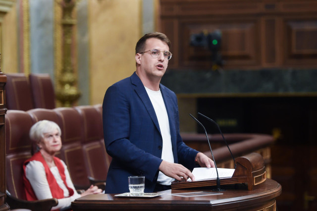 El diputado de Sumar Jorge Pueyo durante una sesión plenaria en el Congreso de los Diputados, a 23 de septiembre de 2025, en Madrid (España).