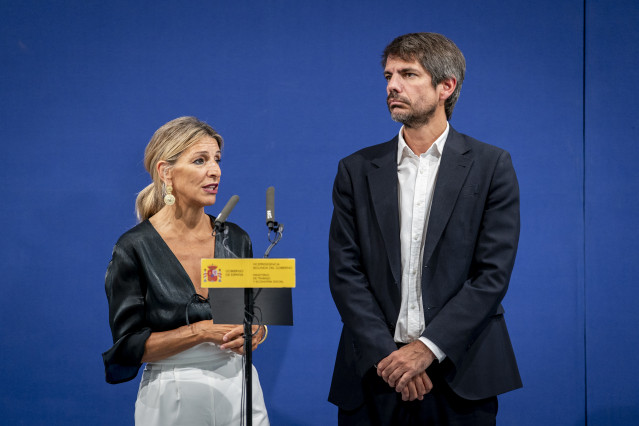 La vicepresidenta segunda del Gobierno y ministra de Trabajo y Economía Social, Yolanda Díaz, y el ministro de Cultura, Ernest Urtasun, ofrecen declaraciones a la prensa tras reunirse con organizaciones como Ecologistas en Acción, Amigos de la Tierra, WWF