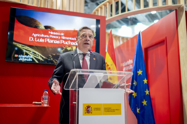 Archivo - El ministro de Agricultura, Luis Planas, inaugura Fruit Attraction 2024, Feria Internacional del sector de Frutas y Hortalizas,
