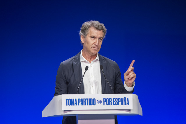 El presidente del Partido Popular, Alberto Núñez Feijóo, interviene durante la clausura del acto de presentación de la ‘Declaración de la Región de Murcia’, en el Teatro Circo de Murcia, a 28 de septiembre de 2025, en Murcia (España).