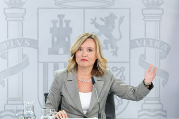 La ministra de Educación, Pilar Alegría, durante una rueda de prensa posterior al Consejo de Ministros, en el Palacio de La Moncloa, a 30 de septiembre de 2025, en Madrid (España). La vicepresident