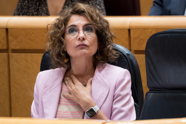 La vicepresidenta primera y ministra de Hacienda, María Jesús Montero, durante una sesión de control al Gobierno, en el Senado, a 30 de septiembre de 2025, en Madrid (España).