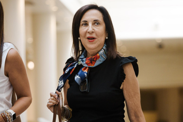 La ministra de Defensa, Margarita Robles, a su llegada a una sesión de control al Gobierno en el Senado, a 16 de septiembre de 2025, en Madrid (España).