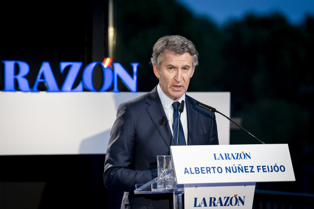 El presidente del Partido Popular, Alberto Núñez Feijóo, participa en ‘La Razón de…’, en la sede de La Razón, a 30 de septiembre de 2025, en Madrid (España).