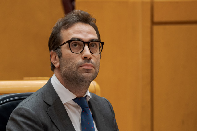 El ministro de Economía, Comercio y Empresa, Carlos Cuerpo, durante una sesión de control al Gobierno, en el Senado, a 30 de septiembre de 2025, en Madrid.