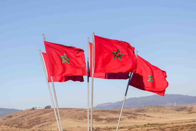 Archivo - Vista de varias banderas marroquíes, a 30 de septiembre de 2022, en la región de Tánger-Tetuán (Marruecos).